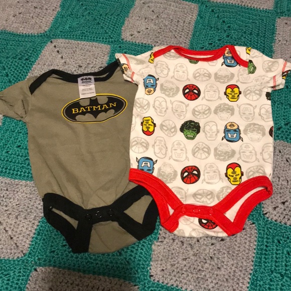 2 superhero onesies - Picture 1 of 1